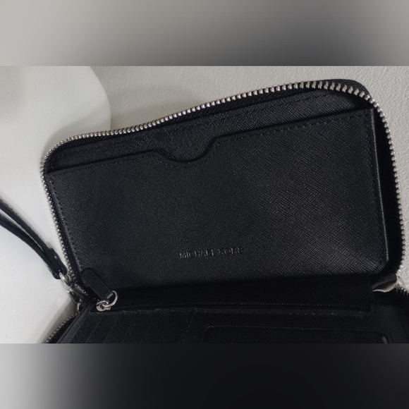 Michael Kors Signature Logo Jet Set Large Wallet Wristlet & NWT Dust Bag - Picture 12 of 15